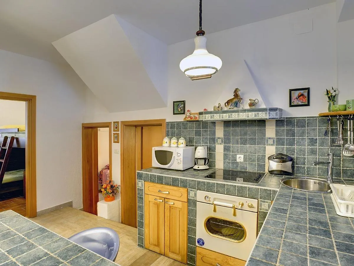 Holiday Home With Swimming Pool Near Centre Liznjan