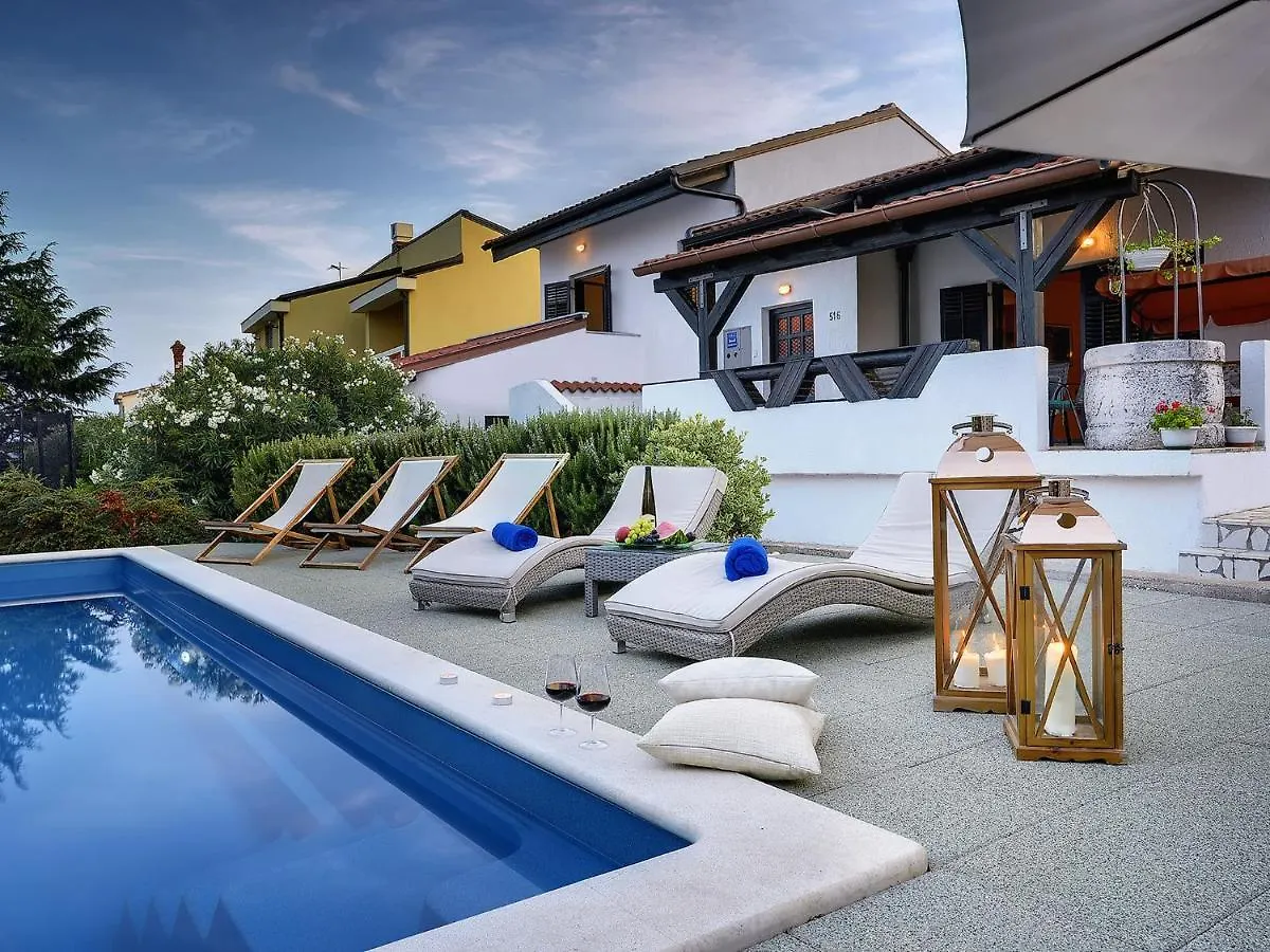 Holiday Home With Swimming Pool Near Centre Liznjan Croatia