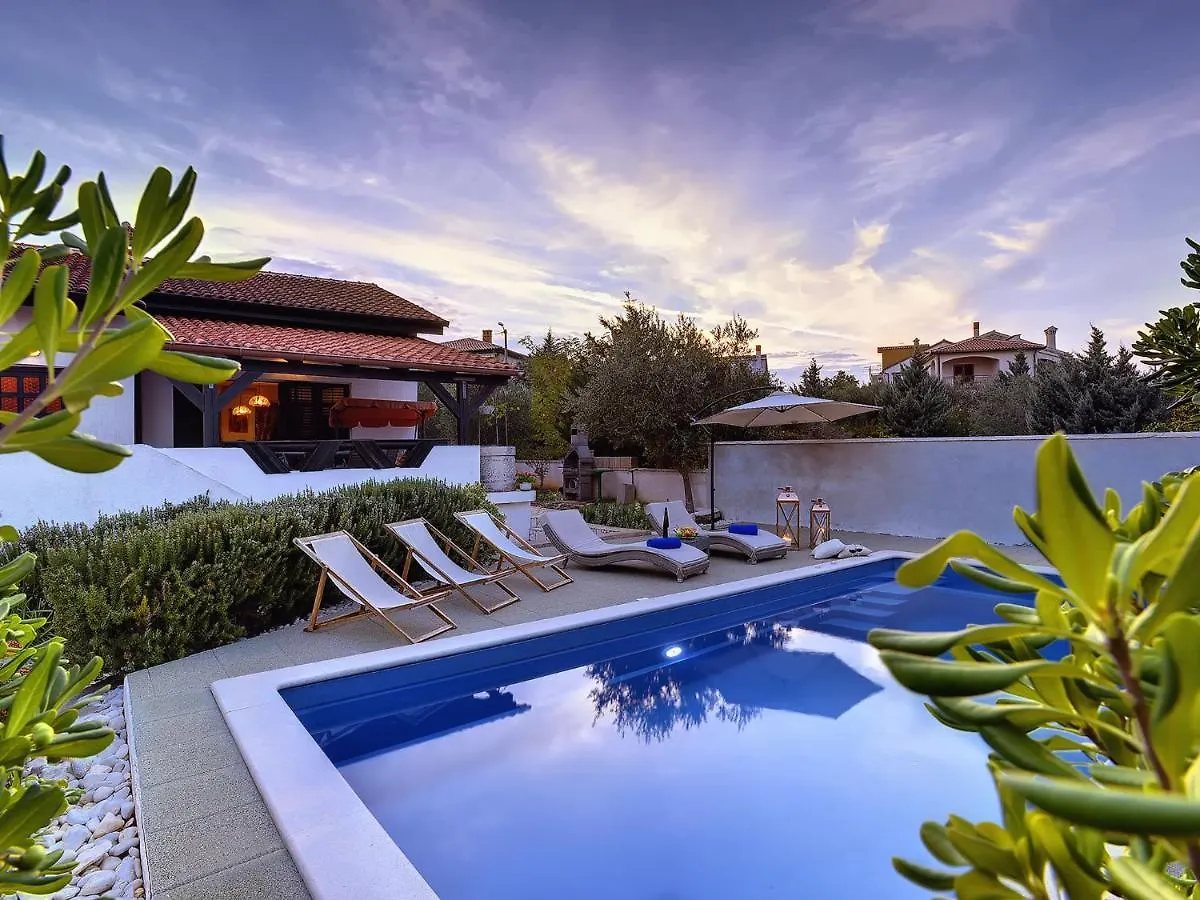 Holiday Home With Swimming Pool Near Centre Liznjan Croatia