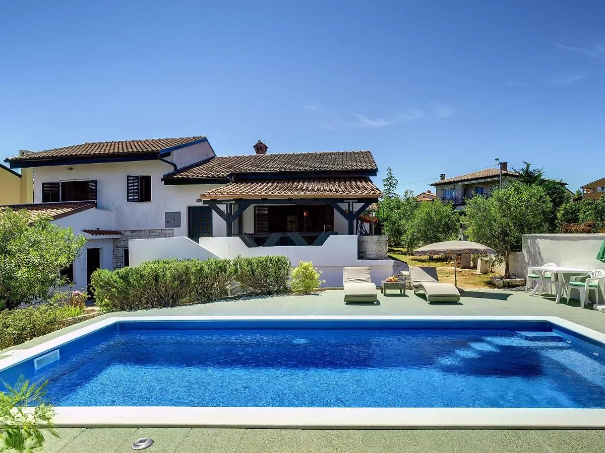 Holiday Home With Swimming Pool Near Centre Liznjan Croatia