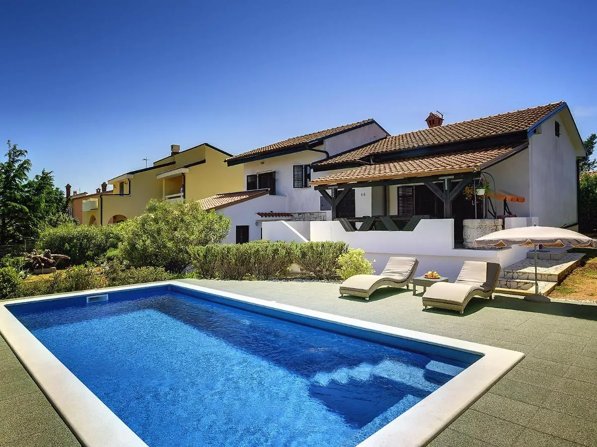 Holiday Home With Swimming Pool Near Centre Liznjan Croatia